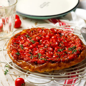 Recette Tarte tomates et tapenade noire | MARiUS, l'épicerie inspirée