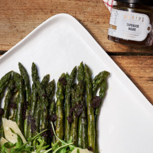 Asperges vertes rôties à la tapenade noire - MARiUS l'épicerie inspirée