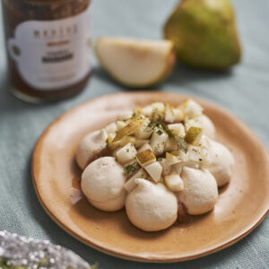 Pavlova poires, rhubarbe et verveine, MARiUS, l'épicerie inspirée