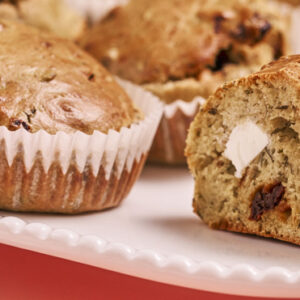 Recette des Muffins au pesto, tomates confites et fêta MARiUS, l'épicerie inspirée